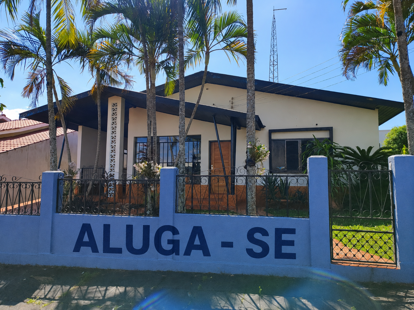 ALUGA - SE CASA NO CENTRO DE FORMOSA DO OESTE