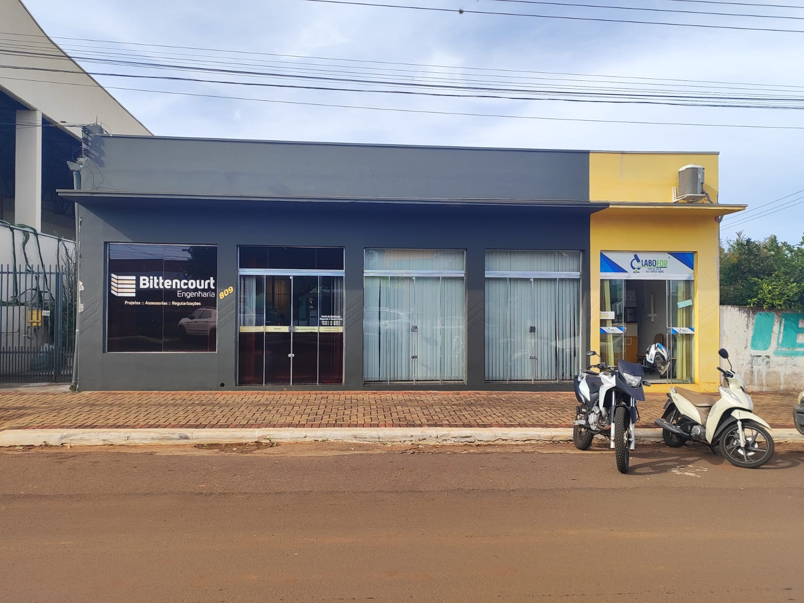 VENDE - SE IMÓVEL COMERCIAL COM CASA